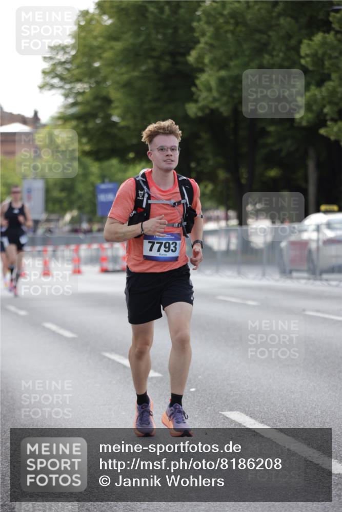 29.06.2025 - hella hamburg halbmarathon Jannik Wohlers http://msf.ph/oto/8186208 29.06.2025 09:43:46 Lombardsbrücke 1122, 1953, 2483, 5308, 7231, 7793, 9047, 9079, 10173, 10222, 10655, 13383, 13606 meine-sportfotos.de