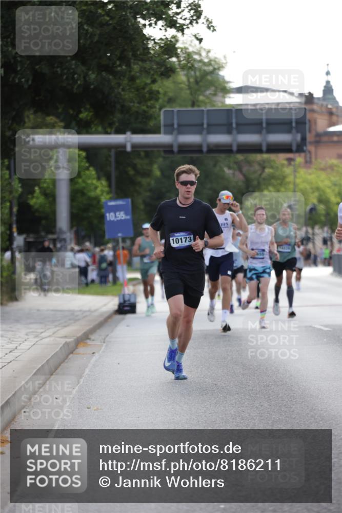 29.06.2025 - hella hamburg halbmarathon Jannik Wohlers http://msf.ph/oto/8186211 29.06.2025 09:43:48 Lombardsbrücke 1122, 1953, 5308, 7231, 7793, 8975, 9047, 9079, 10173, 10222, 10655, 13383, 13606 meine-sportfotos.de