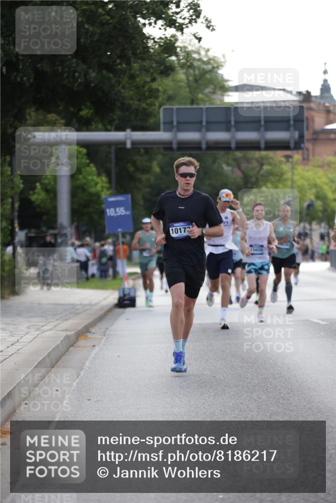 29.06.2025 - hella hamburg halbmarathon Jannik Wohlers http://msf.ph/oto/8186217 29.06.2025 09:43:48 Lombardsbrücke 1122, 1953, 5308, 7231, 7793, 8975, 9047, 9079, 10173, 10222, 10655, 13383, 13606 meine-sportfotos.de