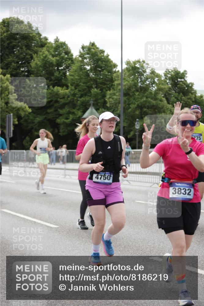 29.06.2025 - hella hamburg halbmarathon Jannik Wohlers http://msf.ph/oto/8186219 29.06.2025 11:11:17 Lombardsbrücke 1021, 2105, 2695, 2696, 3563, 3564, 3608, 3713, 3775, 3776, 3832, 3932, 4574, 4750, 4821, 4881, 6000, 6001, 6454, 6455, 7686, 7687, 8768, 9322, 9415, 9683, 9871, 10178, 10822, 11005, 11796, 13428, 14078, 14241, 14656, 14806, 14859, 15238, 15746, 16219, 16268, 16485, 17570, 17711, 17760, 18260, 18955 meine-sportfotos.de