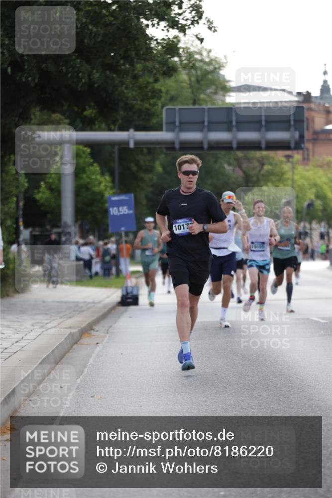 29.06.2025 - hella hamburg halbmarathon Jannik Wohlers http://msf.ph/oto/8186220 29.06.2025 09:43:48 Lombardsbrücke 1122, 1953, 5308, 7231, 7793, 8975, 9047, 9079, 10173, 10222, 10655, 13383, 13606 meine-sportfotos.de