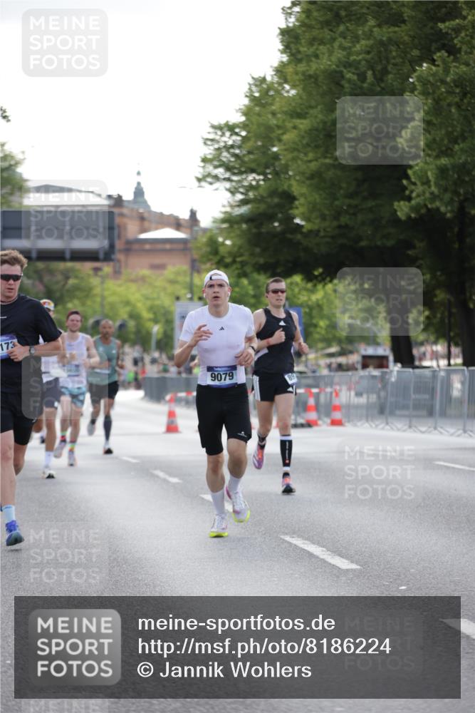 29.06.2025 - hella hamburg halbmarathon Jannik Wohlers http://msf.ph/oto/8186224 29.06.2025 09:43:48 Lombardsbrücke 1122, 1953, 5308, 7231, 7793, 8975, 9047, 9079, 10173, 10222, 10655, 13383, 13606 meine-sportfotos.de