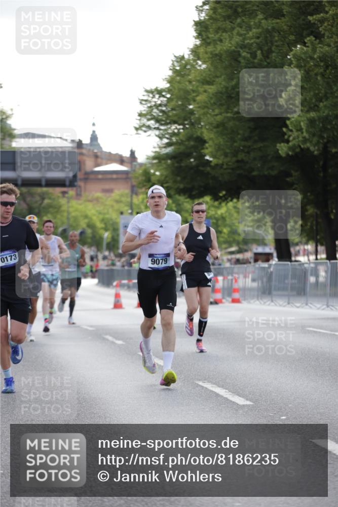 29.06.2025 - hella hamburg halbmarathon Jannik Wohlers http://msf.ph/oto/8186235 29.06.2025 09:43:48 Lombardsbrücke 1122, 1953, 5308, 7231, 7793, 8975, 9047, 9079, 10173, 10222, 10655, 13383, 13606 meine-sportfotos.de
