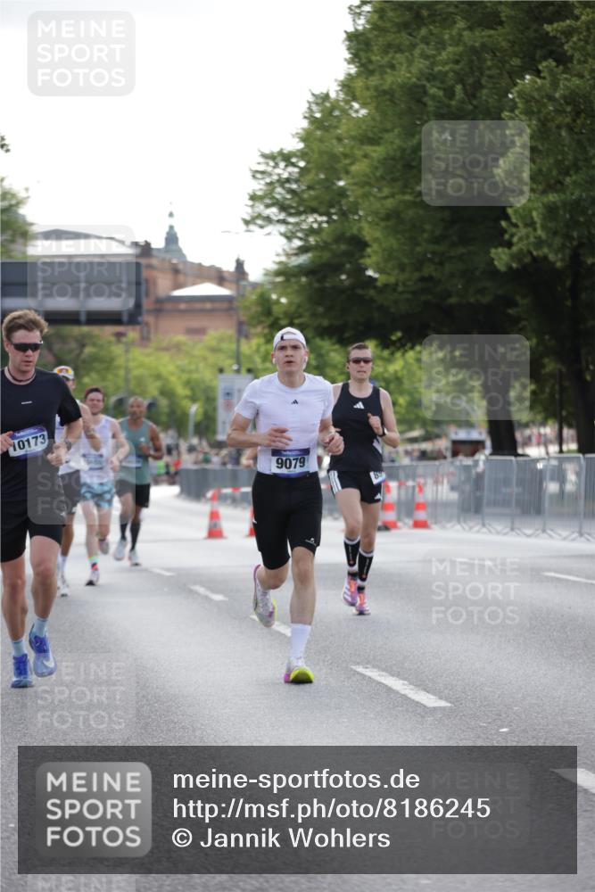 29.06.2025 - hella hamburg halbmarathon Jannik Wohlers http://msf.ph/oto/8186245 29.06.2025 09:43:49 Lombardsbrücke 1122, 1953, 5308, 5344, 7231, 7793, 8975, 9047, 9079, 10173, 10222, 10655, 10790, 13383, 13606, 15655 meine-sportfotos.de