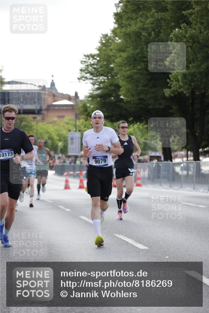 29.06.2025 - hella hamburg halbmarathon Jannik Wohlers http://msf.ph/oto/8186269 29.06.2025 09:43:49 Lombardsbrücke 1122, 1953, 5308, 5344, 7231, 7793, 8975, 9047, 9079, 10173, 10222, 10655, 10790, 13383, 13606, 15655 meine-sportfotos.de