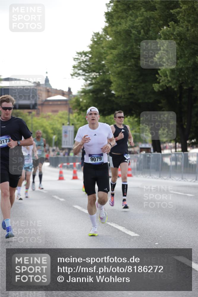 29.06.2025 - hella hamburg halbmarathon Jannik Wohlers http://msf.ph/oto/8186272 29.06.2025 09:43:49 Lombardsbrücke 1122, 1953, 5308, 5344, 7231, 7793, 8975, 9047, 9079, 10173, 10222, 10655, 10790, 13383, 13606, 15655 meine-sportfotos.de
