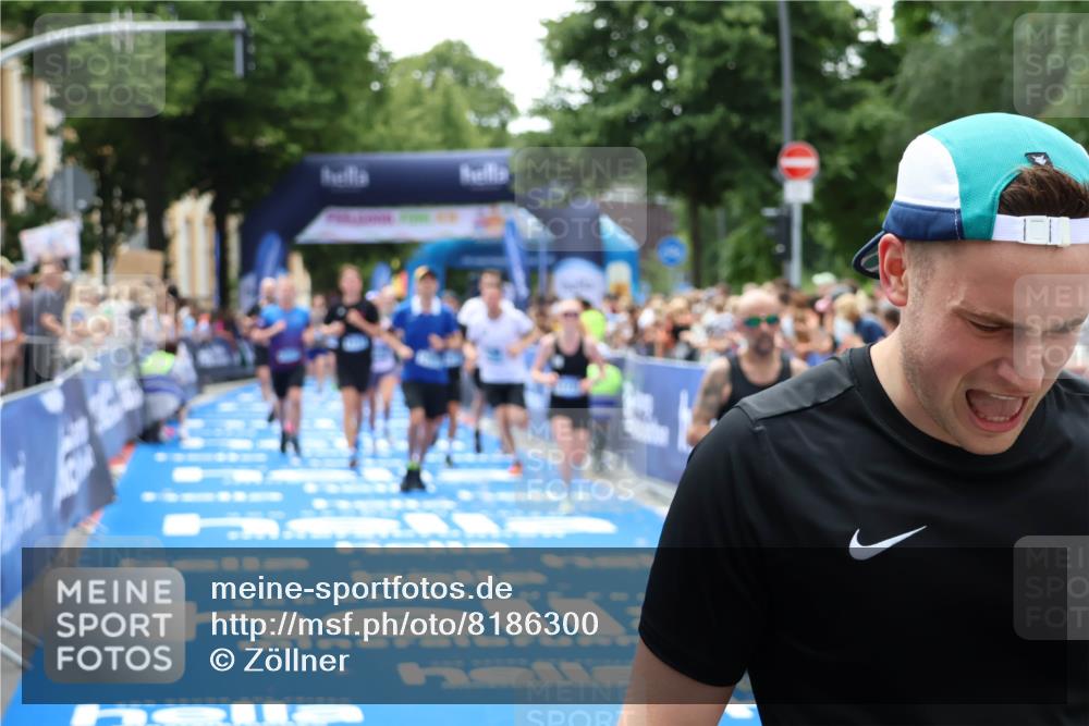 29.06.2025 - hella hamburg halbmarathon Zöllner http://msf.ph/oto/8186300 29.06.2025 10:43:09 Ziel 4229, 6721, 7451, 9833, 10251, 10469, 11177, 12153, 12657, 12723, 12776, 12839, 15255, 17177, 19038 meine-sportfotos.de