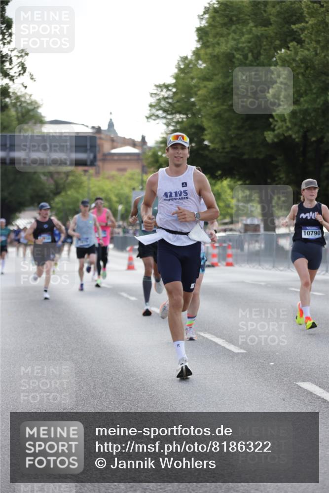 29.06.2025 - hella hamburg halbmarathon Jannik Wohlers http://msf.ph/oto/8186322 29.06.2025 09:43:52 Lombardsbrücke 1122, 5308, 5344, 7231, 7793, 8975, 9047, 9079, 10173, 10222, 10655, 10790, 13606, 14828, 15655, 17258 meine-sportfotos.de