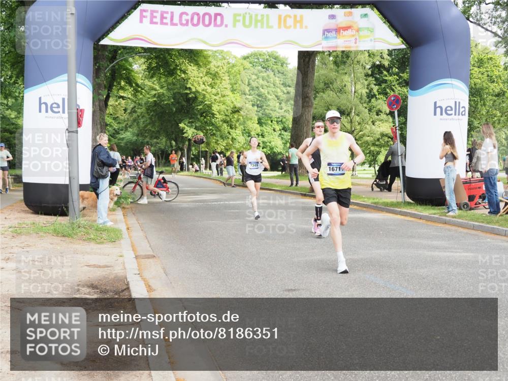 29.06.2025 - hella hamburg halbmarathon MichiJ http://msf.ph/oto/8186351 29.06.2025 10:18:47 Zwischen KM18-KM19 1827, 7389, 8975, 10486, 16711, 17374, 17428 meine-sportfotos.de