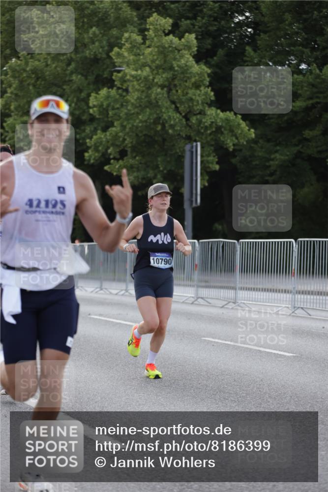 29.06.2025 - hella hamburg halbmarathon Jannik Wohlers http://msf.ph/oto/8186399 29.06.2025 09:43:54 Lombardsbrücke 1122, 2879, 5344, 7231, 7793, 8975, 9047, 9079, 10106, 10173, 10655, 10790, 13606, 14828, 15655, 16118, 17258 meine-sportfotos.de