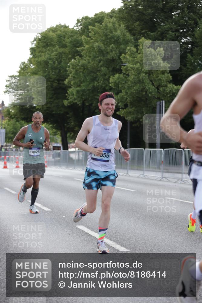 29.06.2025 - hella hamburg halbmarathon Jannik Wohlers http://msf.ph/oto/8186414 29.06.2025 09:43:54 Lombardsbrücke 1122, 2879, 5344, 7231, 7793, 8975, 9047, 9079, 10106, 10173, 10655, 10790, 13606, 14828, 15655, 16118, 17258 meine-sportfotos.de