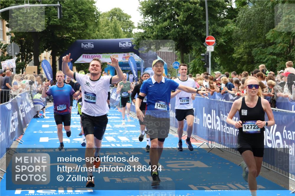 29.06.2025 - hella hamburg halbmarathon Zöllner http://msf.ph/oto/8186424 29.06.2025 10:43:11 Ziel 4229, 6721, 7026, 7093, 7451, 9833, 10251, 11177, 12153, 12657, 12723, 12776, 12839, 15255, 15706, 17177, 19038 meine-sportfotos.de