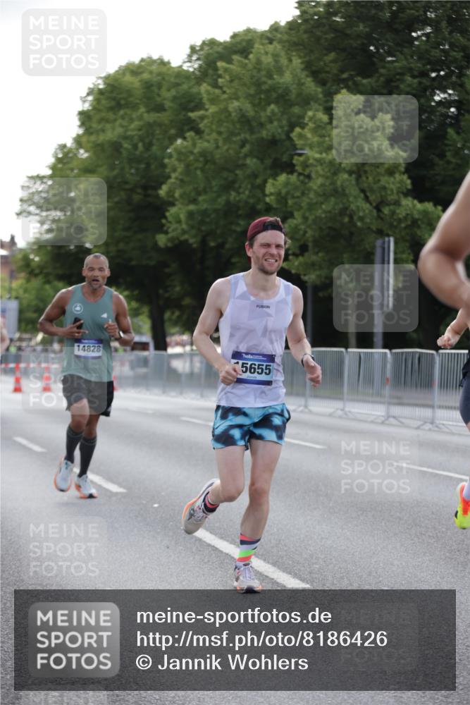 29.06.2025 - hella hamburg halbmarathon Jannik Wohlers http://msf.ph/oto/8186426 29.06.2025 09:43:54 Lombardsbrücke 1122, 2879, 5344, 7231, 7793, 8975, 9047, 9079, 10106, 10173, 10655, 10790, 13606, 14828, 15655, 16118, 17258 meine-sportfotos.de