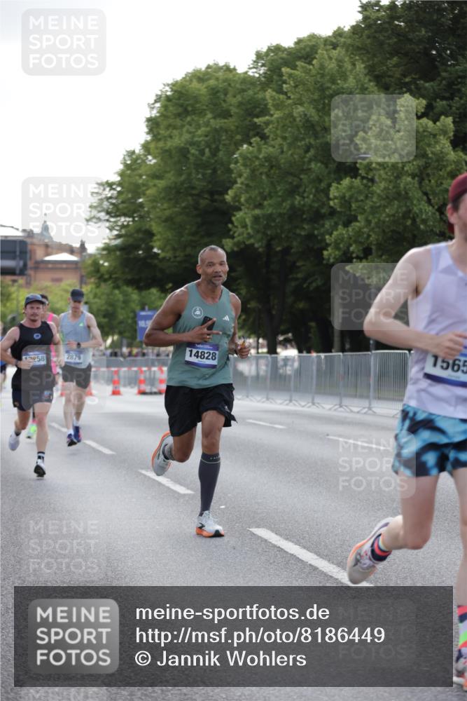 29.06.2025 - hella hamburg halbmarathon Jannik Wohlers http://msf.ph/oto/8186449 29.06.2025 09:43:55 Lombardsbrücke 1122, 2879, 5344, 7231, 7793, 8975, 9047, 9079, 10106, 10173, 10655, 10790, 11877, 14828, 15655, 16118, 17258 meine-sportfotos.de