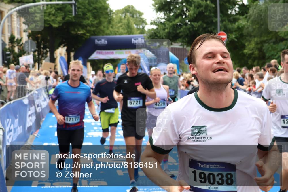 29.06.2025 - hella hamburg halbmarathon Zöllner http://msf.ph/oto/8186451 29.06.2025 10:43:13 Ziel 1675, 4229, 6721, 7026, 7093, 7451, 9833, 10251, 11177, 12153, 12776, 12839, 15255, 15706, 17177, 18304 meine-sportfotos.de