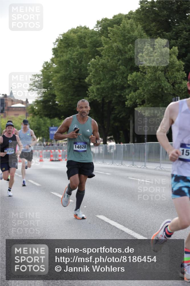 29.06.2025 - hella hamburg halbmarathon Jannik Wohlers http://msf.ph/oto/8186454 29.06.2025 09:43:55 Lombardsbrücke 1122, 2879, 5344, 7231, 7793, 8975, 9047, 9079, 10106, 10173, 10655, 10790, 11877, 14828, 15655, 16118, 17258 meine-sportfotos.de