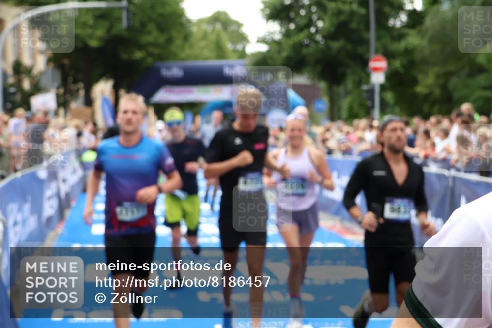 29.06.2025 - hella hamburg halbmarathon Zöllner http://msf.ph/oto/8186457 29.06.2025 10:43:13 Ziel 1675, 4229, 6721, 7026, 7093, 7451, 9833, 10251, 11177, 12153, 12776, 12839, 15255, 15706, 17177, 18304 meine-sportfotos.de