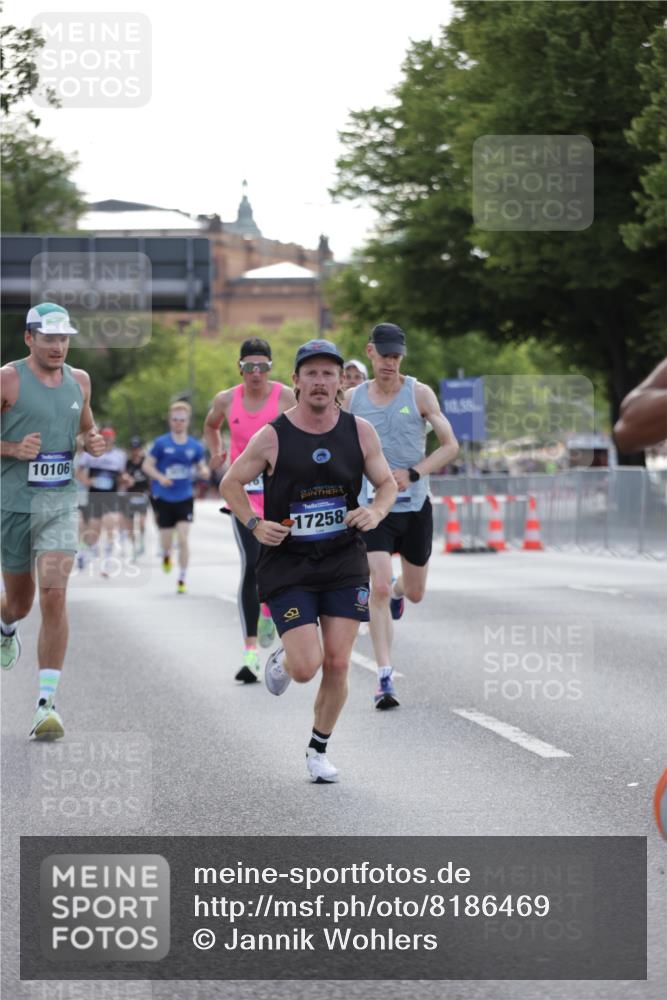 29.06.2025 - hella hamburg halbmarathon Jannik Wohlers http://msf.ph/oto/8186469 29.06.2025 09:43:56 Lombardsbrücke 1122, 2879, 5344, 7231, 7793, 8975, 9047, 9079, 10106, 10173, 10655, 10790, 11877, 14828, 15655, 16118, 17258 meine-sportfotos.de