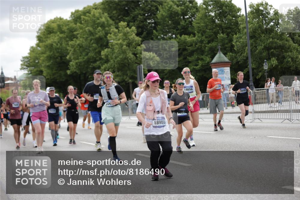 29.06.2025 - hella hamburg halbmarathon Jannik Wohlers http://msf.ph/oto/8186490 29.06.2025 11:11:23 Lombardsbrücke 1934, 2695, 2696, 2969, 3016, 3563, 3564, 3608, 3932, 4196, 4574, 4750, 4821, 4881, 6000, 6001, 6242, 6454, 6455, 7050, 7686, 7687, 7939, 8768, 8831, 9322, 9415, 9683, 9871, 10822, 10827, 10997, 11005, 11796, 13298, 14078, 14082, 14656, 14806, 14859, 15238, 15746, 16219, 16268, 16438, 16485, 16773, 17570, 17711, 18260, 18383, 18955 meine-sportfotos.de