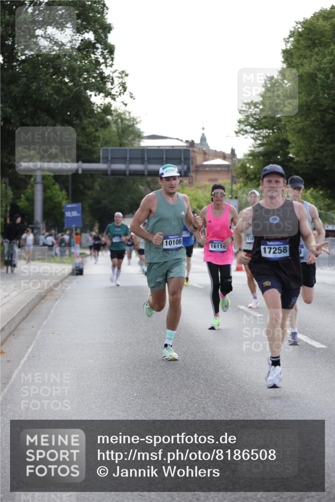 29.06.2025 - hella hamburg halbmarathon Jannik Wohlers http://msf.ph/oto/8186508 29.06.2025 09:43:57 Lombardsbrücke 1122, 2879, 5344, 7231, 7793, 8975, 9079, 10106, 10173, 10655, 10790, 11877, 14828, 15655, 16118, 17258 meine-sportfotos.de