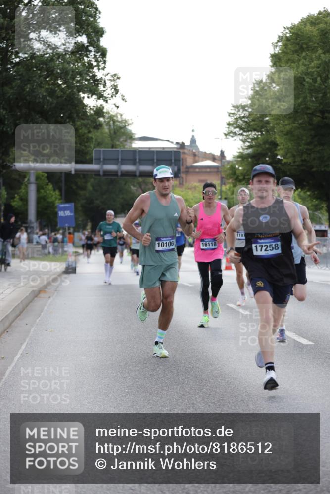 29.06.2025 - hella hamburg halbmarathon Jannik Wohlers http://msf.ph/oto/8186512 29.06.2025 09:43:57 Lombardsbrücke 1122, 2879, 5344, 7231, 7793, 8975, 9079, 10106, 10173, 10655, 10790, 11877, 14828, 15655, 16118, 17258 meine-sportfotos.de