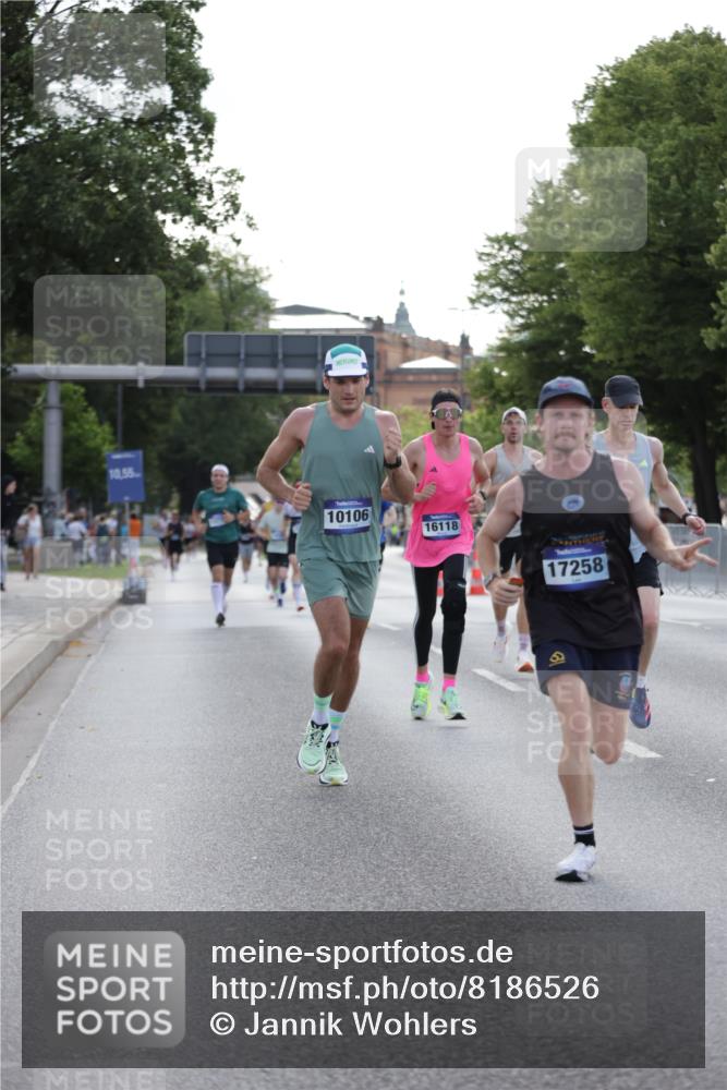 29.06.2025 - hella hamburg halbmarathon Jannik Wohlers http://msf.ph/oto/8186526 29.06.2025 09:43:57 Lombardsbrücke 1122, 2879, 5344, 7231, 7793, 8975, 9079, 10106, 10173, 10655, 10790, 11877, 14828, 15655, 16118, 17258 meine-sportfotos.de