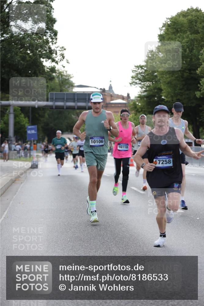 29.06.2025 - hella hamburg halbmarathon Jannik Wohlers http://msf.ph/oto/8186533 29.06.2025 09:43:57 Lombardsbrücke 1122, 2879, 5344, 7231, 7793, 8975, 9079, 10106, 10173, 10655, 10790, 11877, 14828, 15655, 16118, 17258 meine-sportfotos.de