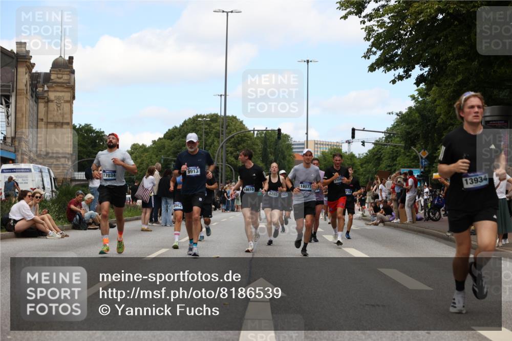 29.06.2025 - hella hamburg halbmarathon Yannick Fuchs http://msf.ph/oto/8186539 29.06.2025 11:21:24 20KM 2010, 2505, 2699, 2703, 2751, 3571, 3910, 4161, 4349, 4373, 4824, 4826, 4877, 5494, 5584, 5629, 6285, 6710, 7228, 7604, 7836, 7917, 8050, 8962, 9913, 10077, 10374, 10594, 11046, 11092, 11668, 11981, 12958, 13382, 13477, 13934, 14029, 14216, 14803, 14810, 14986, 15471, 15660, 15752, 15869, 16821, 16886, 16999, 17034, 17103, 17207, 17438, 18077, 18503, 18610, 19081, 19193 meine-sportfotos.de