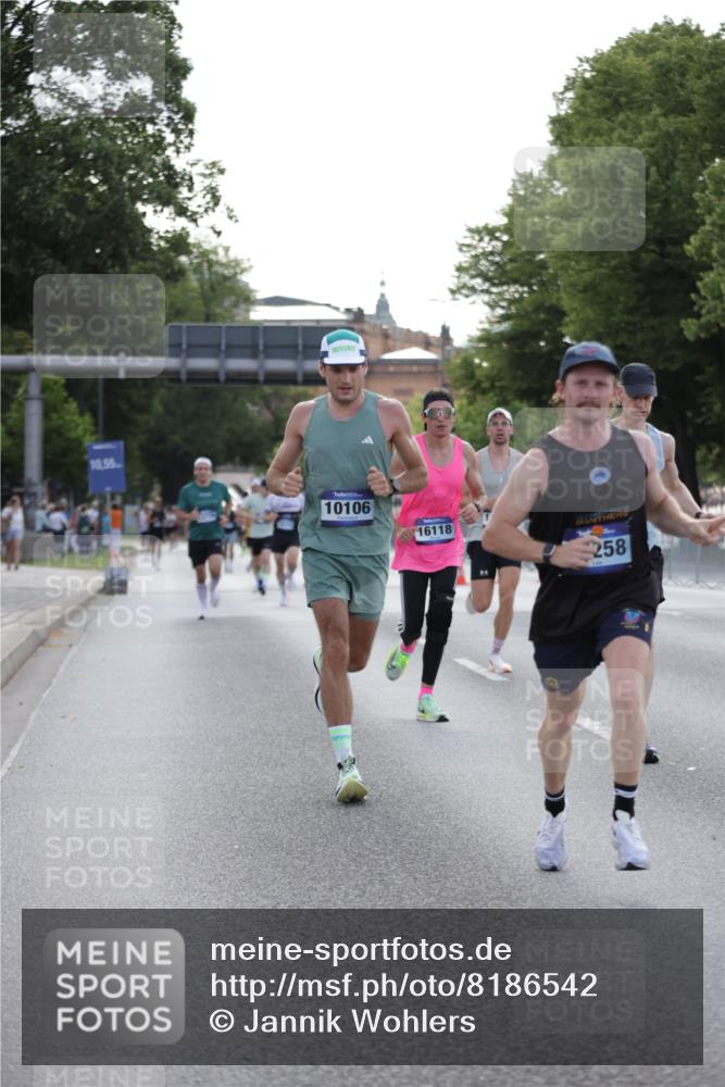 29.06.2025 - hella hamburg halbmarathon Jannik Wohlers http://msf.ph/oto/8186542 29.06.2025 09:43:57 Lombardsbrücke 1122, 2879, 5344, 7231, 7793, 8975, 9079, 10106, 10173, 10655, 10790, 11877, 14828, 15655, 16118, 17258 meine-sportfotos.de