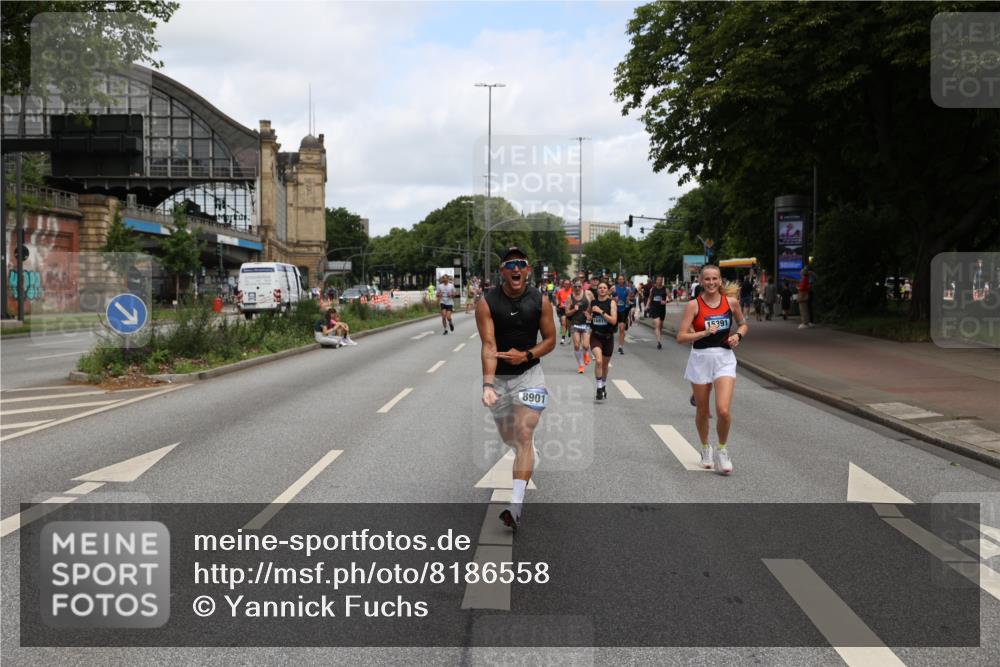 29.06.2025 - hella hamburg halbmarathon Yannick Fuchs http://msf.ph/oto/8186558 29.06.2025 10:29:57 20KM 57, 1344, 1562, 4740, 4944, 5269, 5554, 6704, 7466, 7867, 8901, 10771, 11559, 11898, 12044, 12204, 12751, 14629, 14952, 15390, 15391, 15991, 16140, 16177, 16695, 16811, 16963, 16964, 17022, 17643, 17826, 18183, 18220, 18237 meine-sportfotos.de