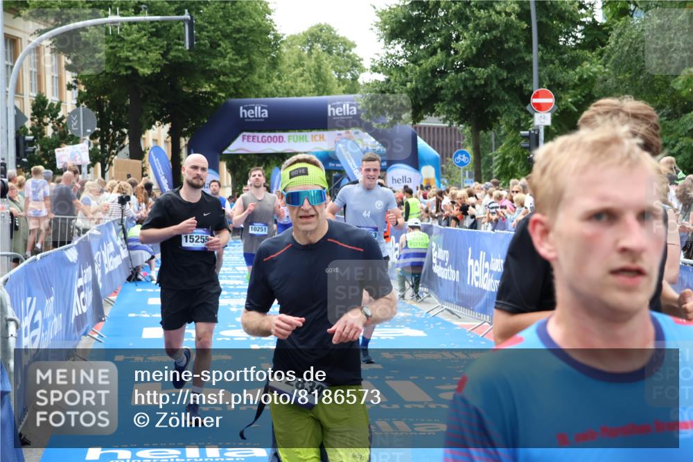 29.06.2025 - hella hamburg halbmarathon Zöllner http://msf.ph/oto/8186573 29.06.2025 10:43:15 Ziel 1675, 7026, 7093, 7451, 10251, 11177, 12153, 15255, 15706, 16314, 18304 meine-sportfotos.de