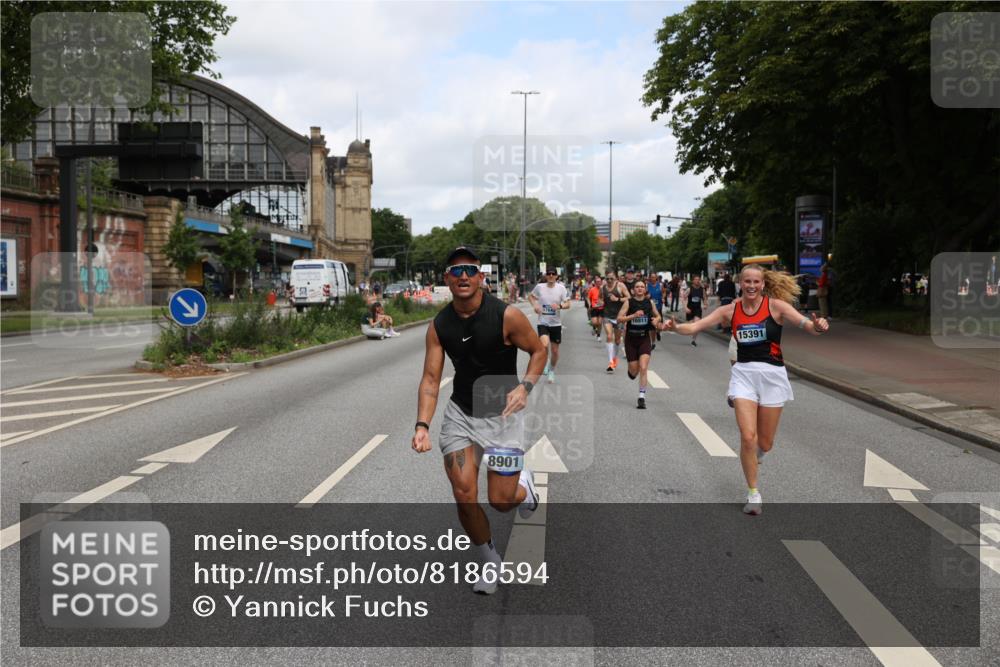 29.06.2025 - hella hamburg halbmarathon Yannick Fuchs http://msf.ph/oto/8186594 29.06.2025 10:29:58 20KM 57, 1344, 1562, 4740, 4944, 5269, 5554, 6704, 7466, 7867, 8901, 10771, 11559, 11898, 12044, 12204, 12751, 14629, 14952, 15390, 15391, 15991, 16140, 16177, 16695, 16811, 16963, 16964, 17022, 17643, 17826, 18183, 18220, 18237 meine-sportfotos.de