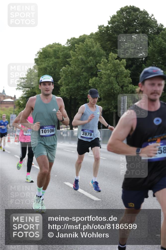 29.06.2025 - hella hamburg halbmarathon Jannik Wohlers http://msf.ph/oto/8186599 29.06.2025 09:43:58 Lombardsbrücke 2879, 3075, 5344, 7793, 8975, 9079, 10106, 10173, 10655, 10790, 11877, 14828, 15655, 16118, 17258 meine-sportfotos.de