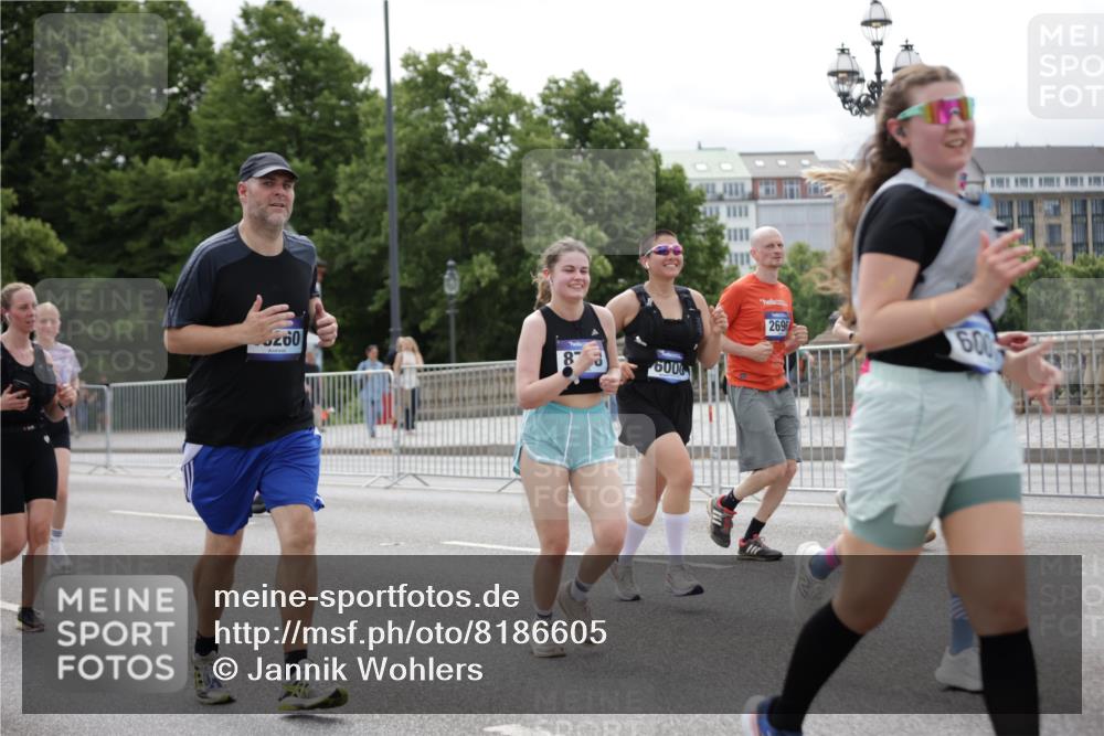 29.06.2025 - hella hamburg halbmarathon Jannik Wohlers http://msf.ph/oto/8186605 29.06.2025 11:11:26 Lombardsbrücke 1934, 2695, 2696, 2969, 3016, 3608, 3667, 3932, 4196, 4574, 4821, 4881, 5326, 6000, 6001, 6242, 6454, 6455, 7050, 7686, 7687, 7939, 8768, 8831, 9322, 9415, 9683, 10822, 10827, 10997, 11005, 11796, 13298, 14082, 14656, 14806, 14859, 15238, 15746, 16219, 16268, 16438, 16485, 16773, 17570, 17777, 18260, 18383, 18955 meine-sportfotos.de