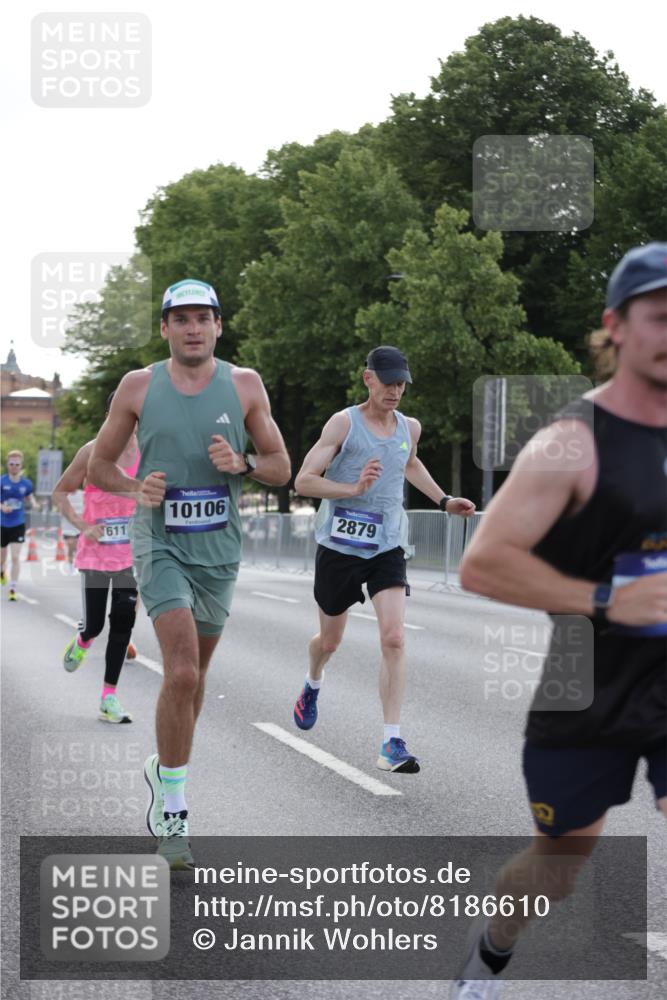 29.06.2025 - hella hamburg halbmarathon Jannik Wohlers http://msf.ph/oto/8186610 29.06.2025 09:43:58 Lombardsbrücke 2879, 3075, 5344, 7793, 8975, 9079, 10106, 10173, 10655, 10790, 11877, 14828, 15655, 16118, 17258 meine-sportfotos.de