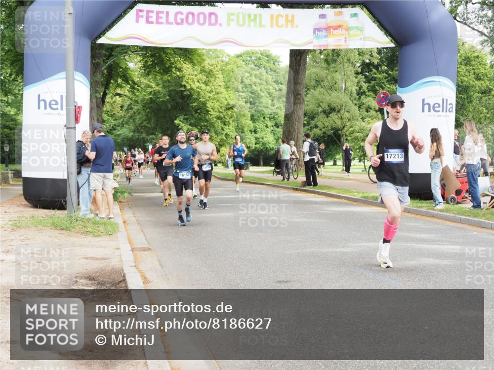 29.06.2025 - hella hamburg halbmarathon MichiJ http://msf.ph/oto/8186627 29.06.2025 10:19:00 Zwischen KM18-KM19 12287, 17213, 18874 meine-sportfotos.de