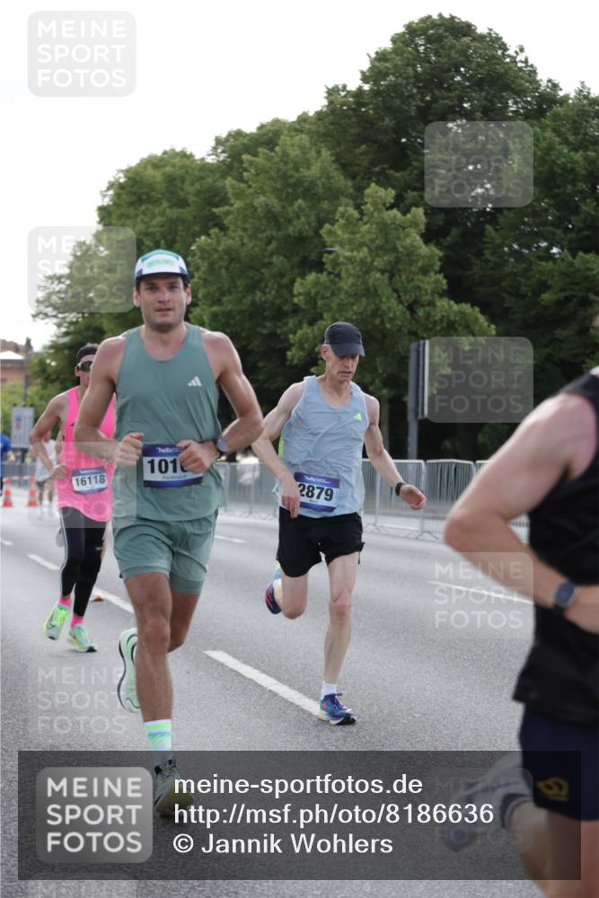 29.06.2025 - hella hamburg halbmarathon Jannik Wohlers http://msf.ph/oto/8186636 29.06.2025 09:43:58 Lombardsbrücke 2879, 3075, 5344, 7793, 8975, 9079, 10106, 10173, 10655, 10790, 11877, 14828, 15655, 16118, 17258 meine-sportfotos.de