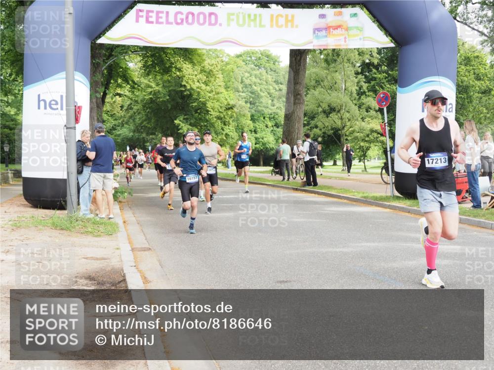 29.06.2025 - hella hamburg halbmarathon MichiJ http://msf.ph/oto/8186646 29.06.2025 10:19:00 Zwischen KM18-KM19 12287, 17213, 18874 meine-sportfotos.de