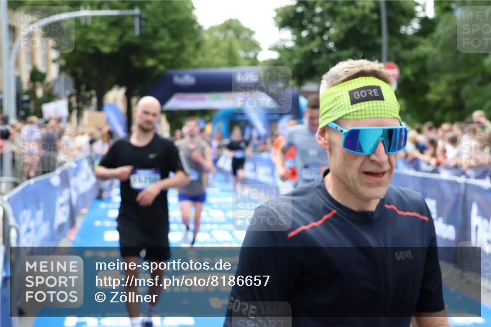 29.06.2025 - hella hamburg halbmarathon Zöllner http://msf.ph/oto/8186657 29.06.2025 10:43:16 Ziel 1675, 7026, 7093, 10251, 11177, 12153, 15255, 15706, 16314, 16997, 18304 meine-sportfotos.de