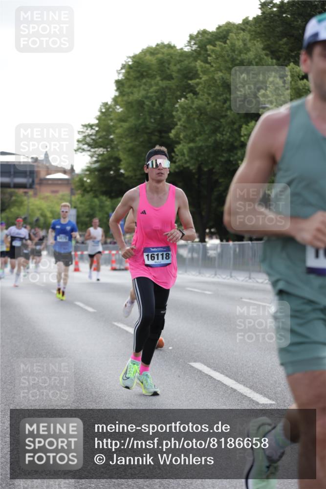 29.06.2025 - hella hamburg halbmarathon Jannik Wohlers http://msf.ph/oto/8186658 29.06.2025 09:43:59 Lombardsbrücke 2879, 3075, 5344, 7793, 8975, 9079, 10106, 10173, 10655, 10790, 11877, 13779, 14828, 15655, 16118, 17258 meine-sportfotos.de