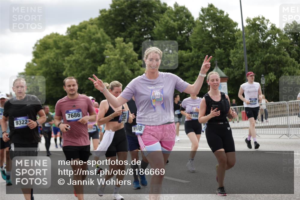 29.06.2025 - hella hamburg halbmarathon Jannik Wohlers http://msf.ph/oto/8186669 29.06.2025 11:11:27 Lombardsbrücke 1934, 2695, 2696, 2969, 3016, 3608, 3667, 3932, 4196, 4574, 4821, 4881, 5326, 6000, 6001, 6242, 6454, 6455, 7050, 7686, 7687, 7939, 8768, 8831, 8876, 9322, 9415, 9683, 10822, 10827, 10997, 11005, 11796, 13298, 14082, 14656, 14806, 14859, 15238, 15746, 16219, 16268, 16438, 16485, 16773, 17570, 17777, 18260, 18383, 18955 meine-sportfotos.de