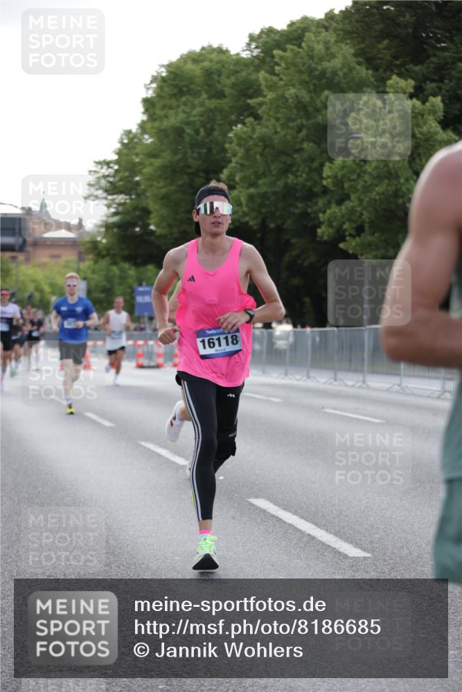29.06.2025 - hella hamburg halbmarathon Jannik Wohlers http://msf.ph/oto/8186685 29.06.2025 09:43:59 Lombardsbrücke 2879, 3075, 5344, 7793, 8975, 9079, 10106, 10173, 10655, 10790, 11877, 13779, 14828, 15655, 16118, 17258 meine-sportfotos.de