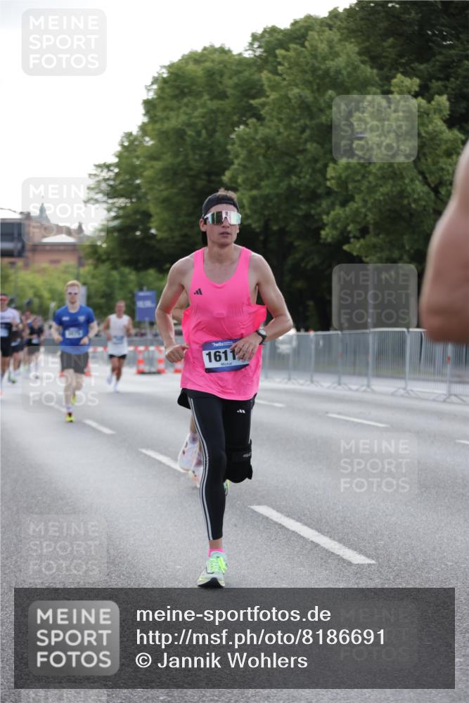 29.06.2025 - hella hamburg halbmarathon Jannik Wohlers http://msf.ph/oto/8186691 29.06.2025 09:43:59 Lombardsbrücke 2879, 3075, 5344, 7793, 8975, 9079, 10106, 10173, 10655, 10790, 11877, 13779, 14828, 15655, 16118, 17258 meine-sportfotos.de