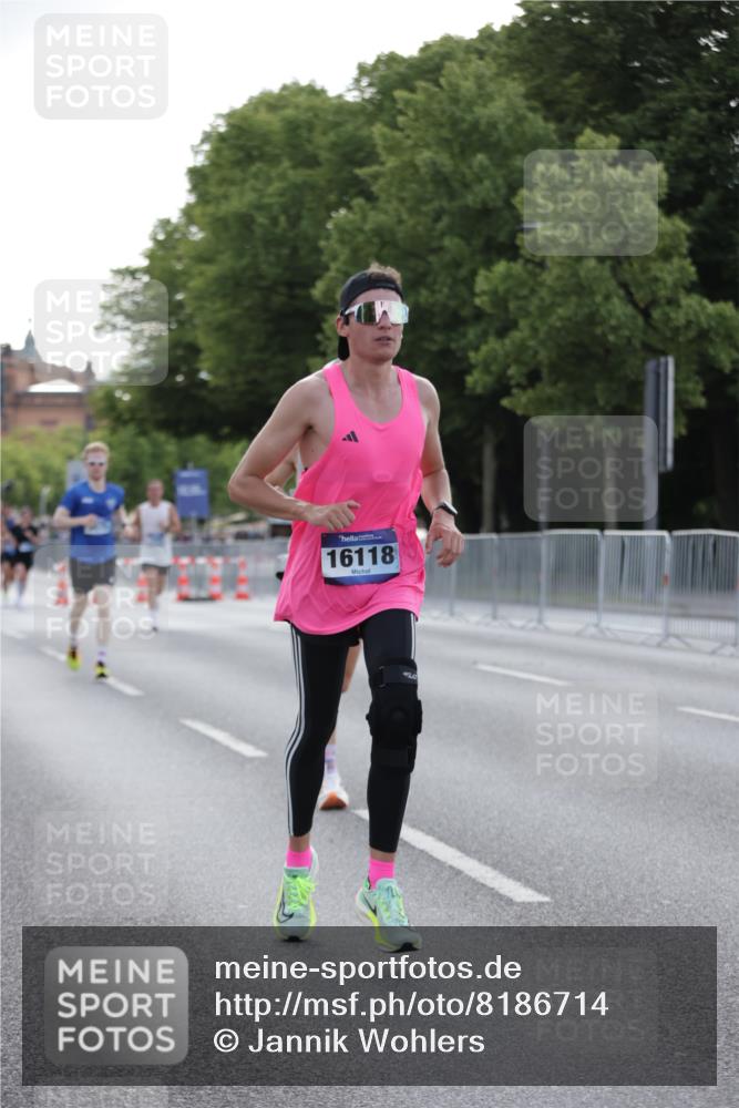 29.06.2025 - hella hamburg halbmarathon Jannik Wohlers http://msf.ph/oto/8186714 29.06.2025 09:44:00 Lombardsbrücke 2879, 3075, 5344, 7793, 8975, 9079, 10106, 10173, 10655, 10790, 11877, 13779, 14828, 15655, 16118, 17258, 19114 meine-sportfotos.de