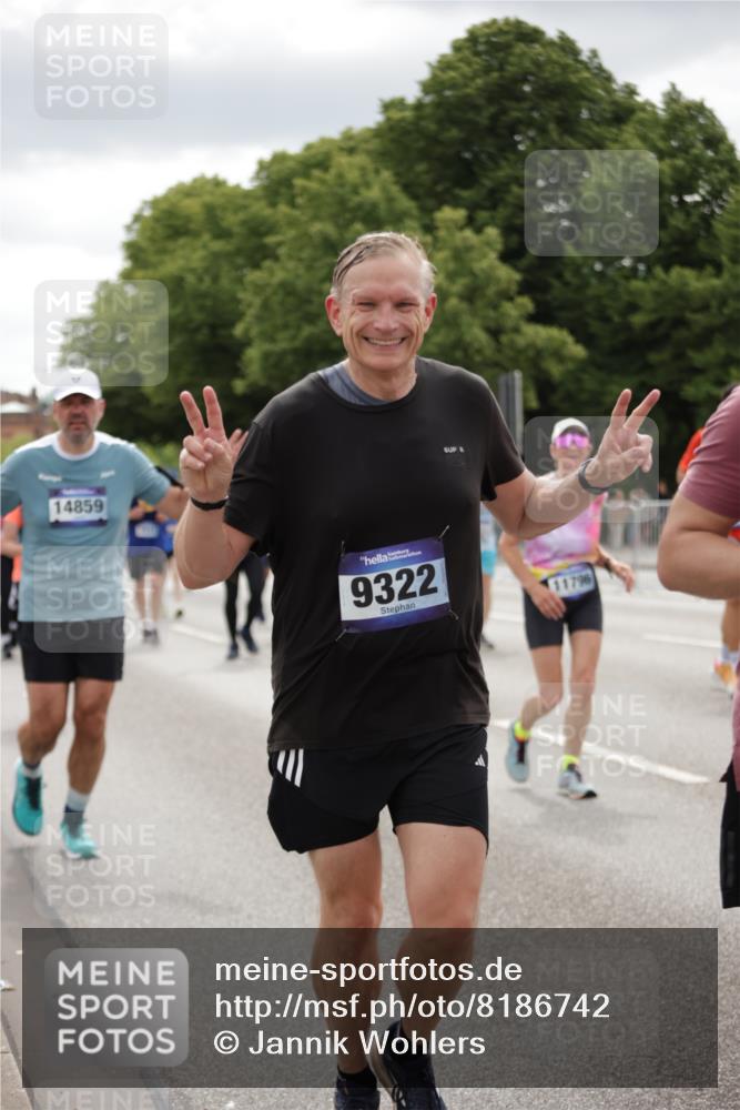 29.06.2025 - hella hamburg halbmarathon Jannik Wohlers http://msf.ph/oto/8186742 29.06.2025 11:11:29 Lombardsbrücke 1934, 2695, 2696, 2969, 3016, 3608, 3667, 3932, 4196, 4574, 4821, 4881, 5326, 5368, 6000, 6001, 6242, 6454, 6455, 7050, 7149, 7686, 7687, 7939, 8768, 8831, 8876, 9683, 10822, 10827, 10997, 11005, 11796, 13298, 14082, 14656, 14859, 15238, 15746, 16219, 16268, 16438, 16485, 16773, 17777, 18260, 18383, 18955 meine-sportfotos.de
