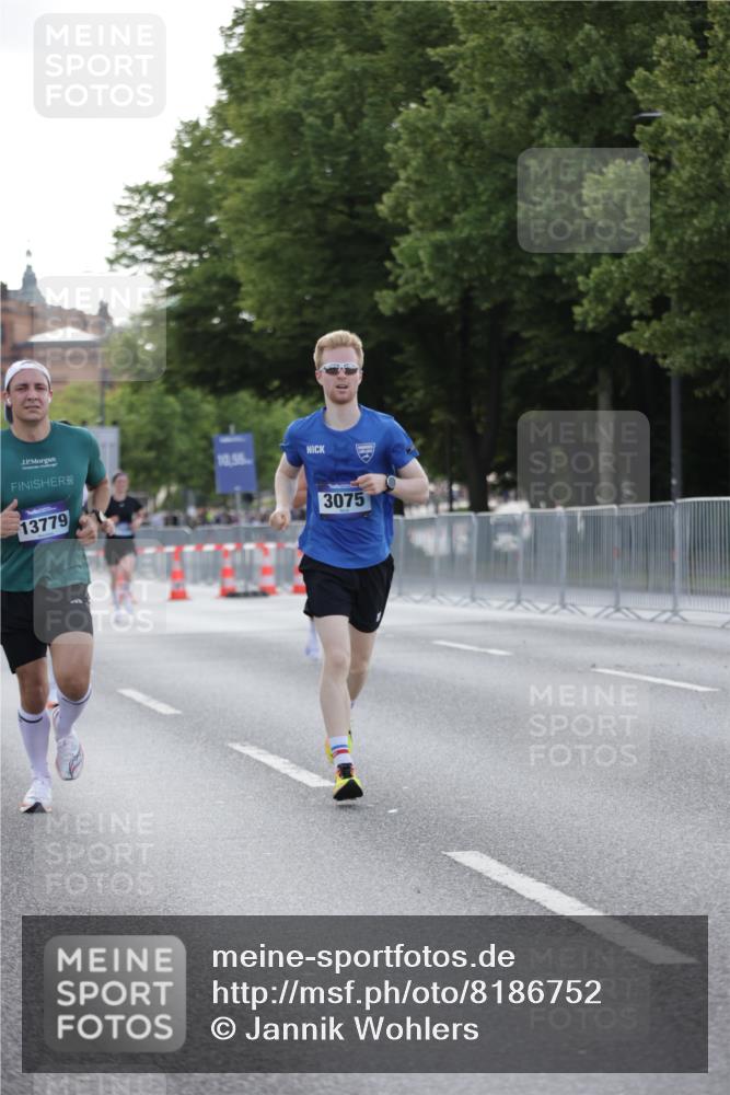 29.06.2025 - hella hamburg halbmarathon Jannik Wohlers http://msf.ph/oto/8186752 29.06.2025 09:44:02 Lombardsbrücke 2879, 3075, 3968, 5344, 7793, 8975, 9079, 10106, 10173, 10790, 11877, 13779, 14828, 15655, 16118, 17258, 18699, 19114 meine-sportfotos.de