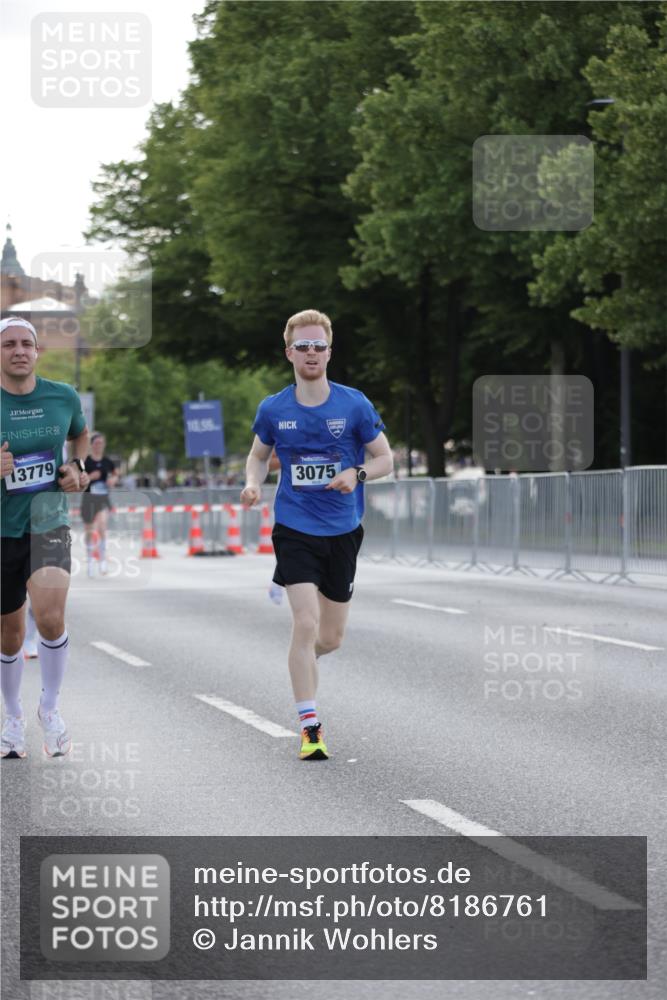 29.06.2025 - hella hamburg halbmarathon Jannik Wohlers http://msf.ph/oto/8186761 29.06.2025 09:44:02 Lombardsbrücke 2879, 3075, 3968, 5344, 7793, 8975, 9079, 10106, 10173, 10790, 11877, 13779, 14828, 15655, 16118, 17258, 18699, 19114 meine-sportfotos.de