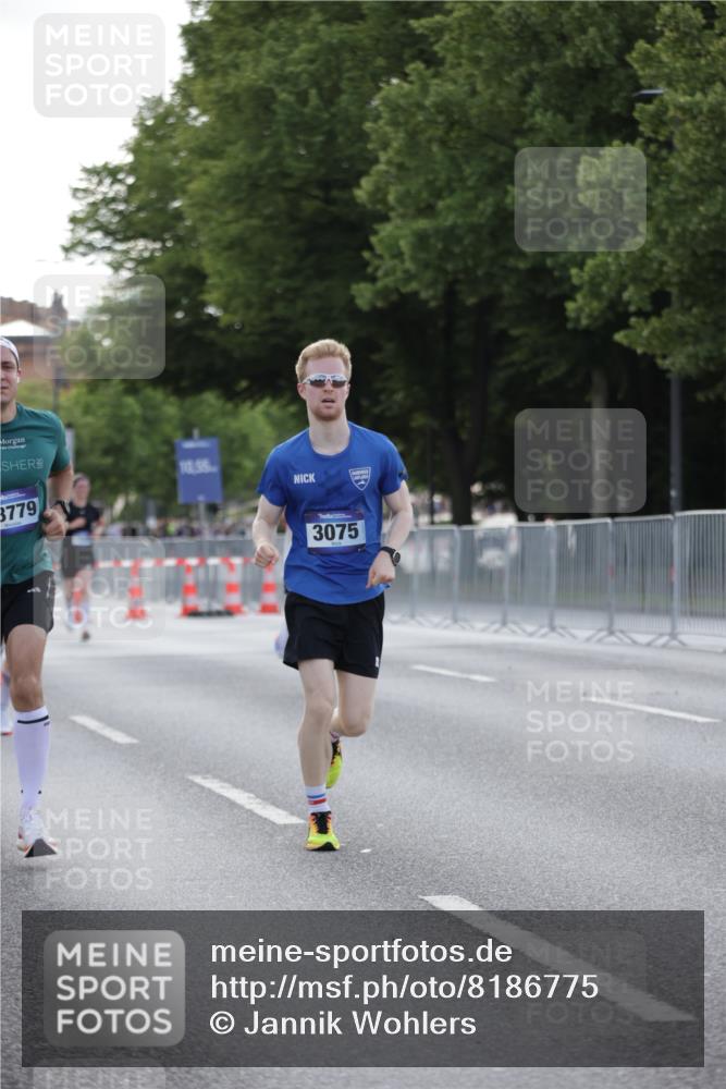 29.06.2025 - hella hamburg halbmarathon Jannik Wohlers http://msf.ph/oto/8186775 29.06.2025 09:44:02 Lombardsbrücke 2879, 3075, 3968, 5344, 7793, 8975, 9079, 10106, 10173, 10790, 11877, 13779, 14828, 15655, 16118, 17258, 18699, 19114 meine-sportfotos.de