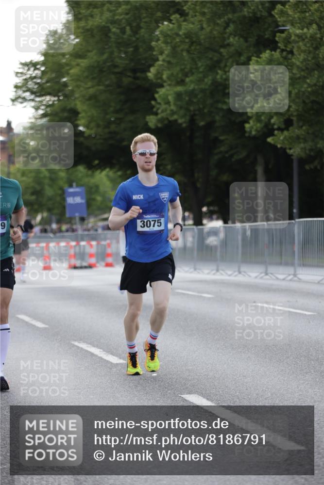 29.06.2025 - hella hamburg halbmarathon Jannik Wohlers http://msf.ph/oto/8186791 29.06.2025 09:44:02 Lombardsbrücke 2879, 3075, 3968, 5344, 7793, 8975, 9079, 10106, 10173, 10790, 11877, 13779, 14828, 15655, 16118, 17258, 18699, 19114 meine-sportfotos.de