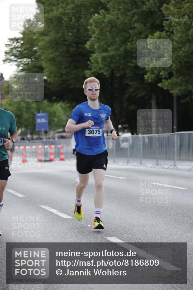 29.06.2025 - hella hamburg halbmarathon Jannik Wohlers http://msf.ph/oto/8186809 29.06.2025 09:44:02 Lombardsbrücke 2879, 3075, 3968, 5344, 7793, 8975, 9079, 10106, 10173, 10790, 11877, 13779, 14828, 15655, 16118, 17258, 18699, 19114 meine-sportfotos.de